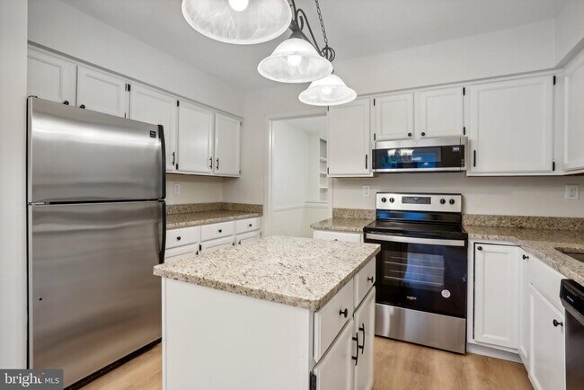 Building Photo - 3202 Eaton Ct