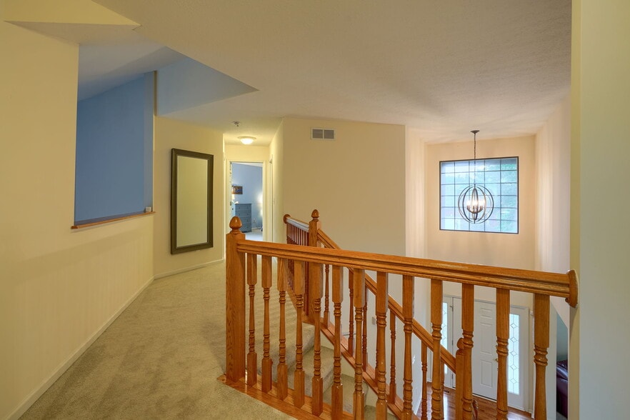 Building Photo - 6850 Fox Run Dr