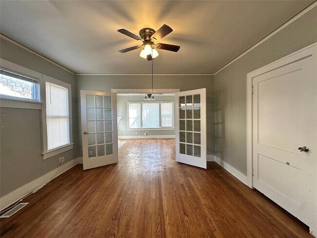 Building Photo - 3019 N Robinson Ave