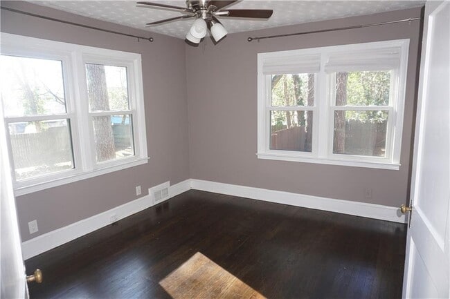 Building Photo - 2210 Lenox Rd NE