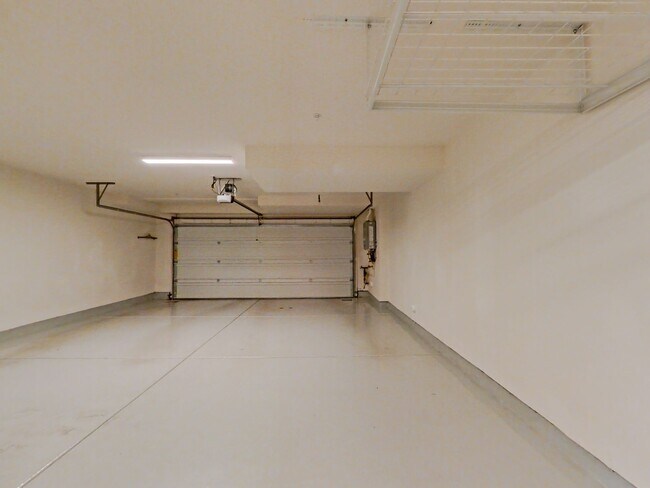 Building Photo - Los Alamitos Condo - 3 Bedroom / 2.5 Bathr...