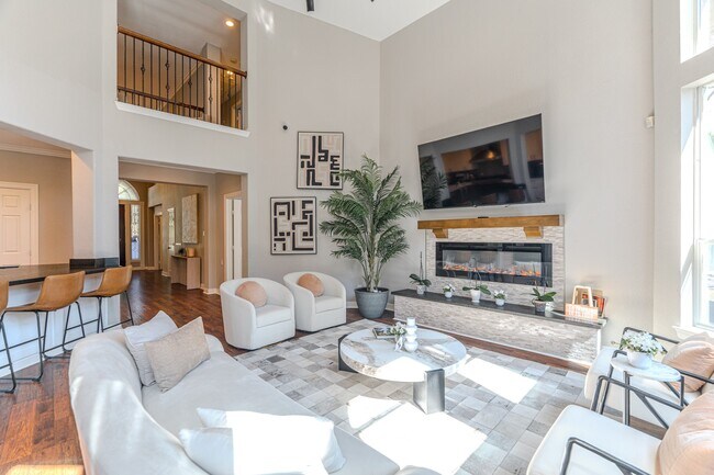 Building Photo - 2 Graylin Woods Pl