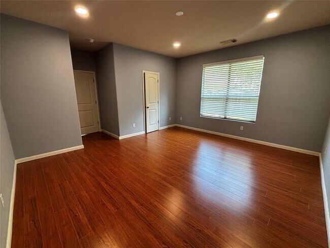 Building Photo - 2212 Buffalo Tundra Dr