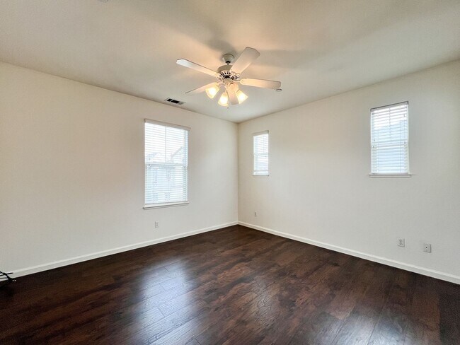 Building Photo - South Napa Three Bedroom House