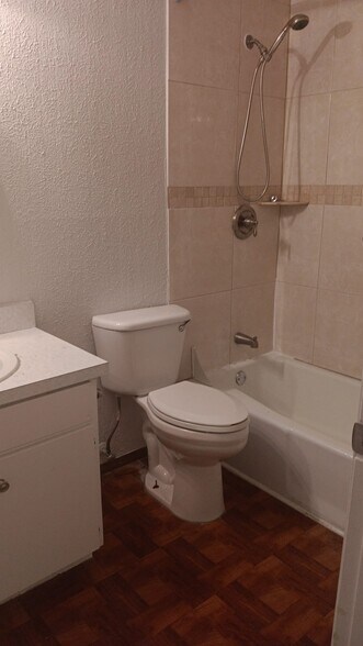 Building Photo - 2207 Montclair Dr