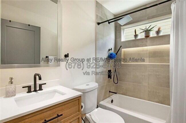 Building Photo - 491 Dunbar St SW