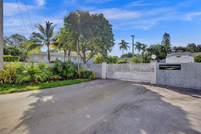 Building Photo - 1860 Venice Park Dr