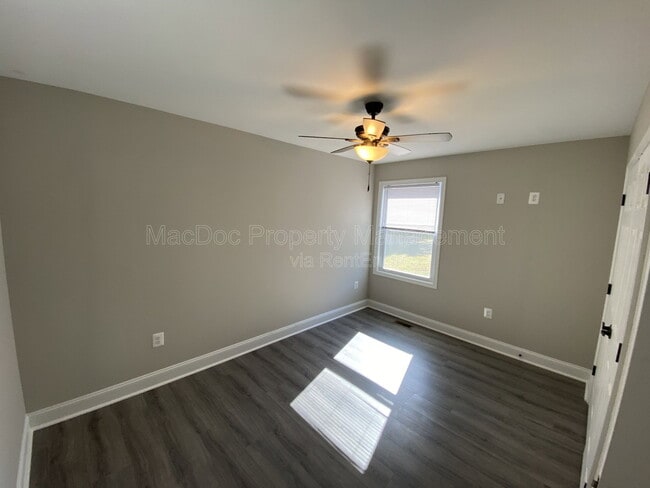 Building Photo - 77 Lakeview Dr