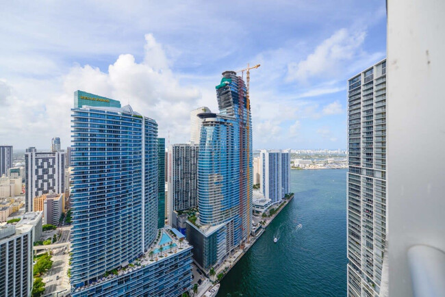 Building Photo - 485 Brickell Ave