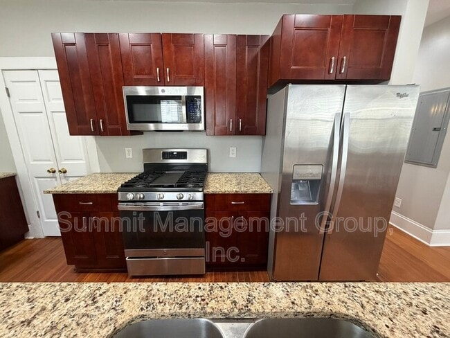 Building Photo - 8 N Broad St