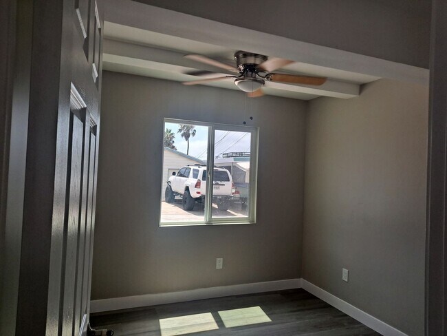 Building Photo - downstairs 1 bedroom /Split AC/ washer and...