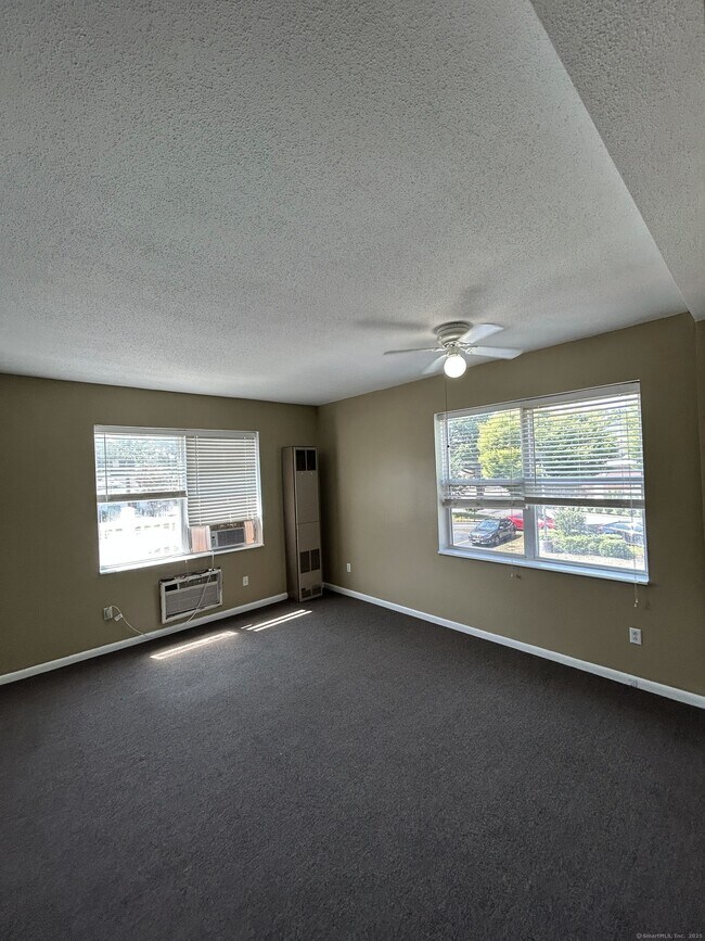 Building Photo - 1064 Poquonnock Rd
