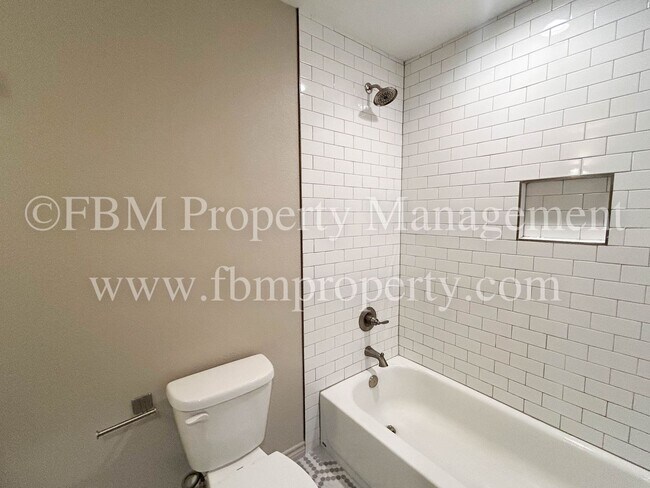 Building Photo - 1203 N Clay St