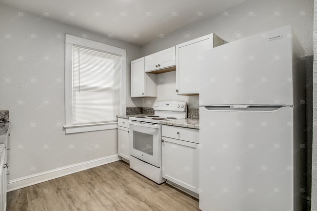 Building Photo - Cozy and Charming Two-Bedroom House with M...