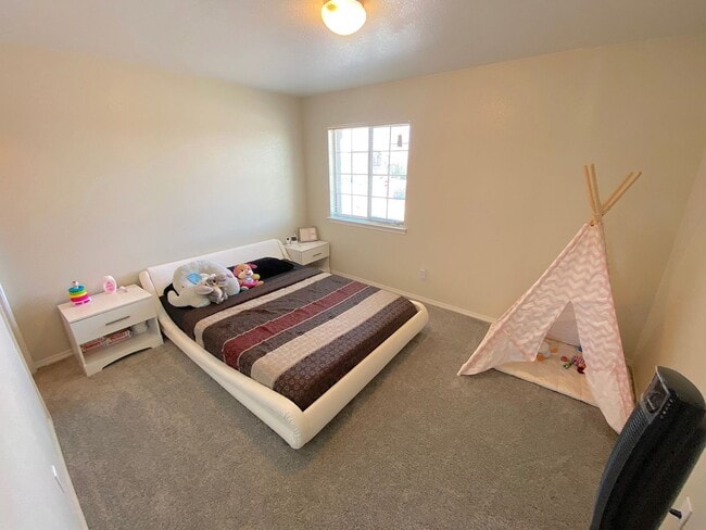 Building Photo - Northeast El Paso 4Bed w/Refrig A/C