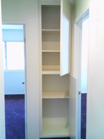 Linen Cabinets - 1113 Seabreeze Way