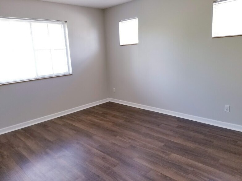 Building Photo - 1230 Murray St NE #5