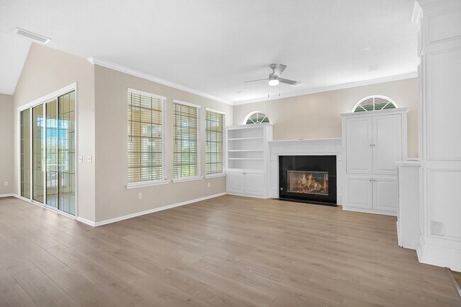 Building Photo - 506 Lakeway Dr