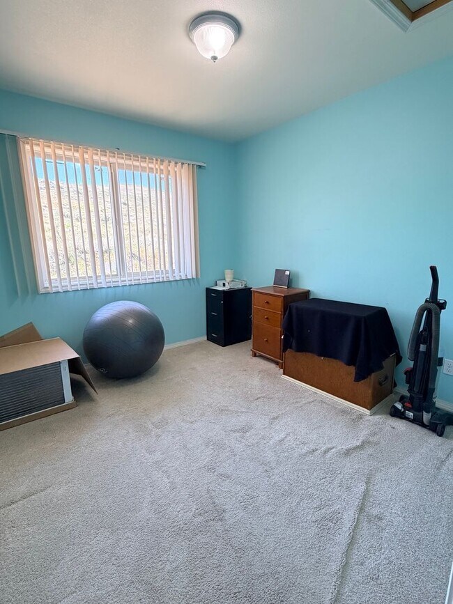 Building Photo - EPHRATA- 2+ bed/2 bath home with private deck w/ hillside views, d/w, a/c and garage! W/S/G paid!