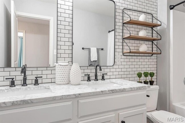 Building Photo - 5044 Arpent St