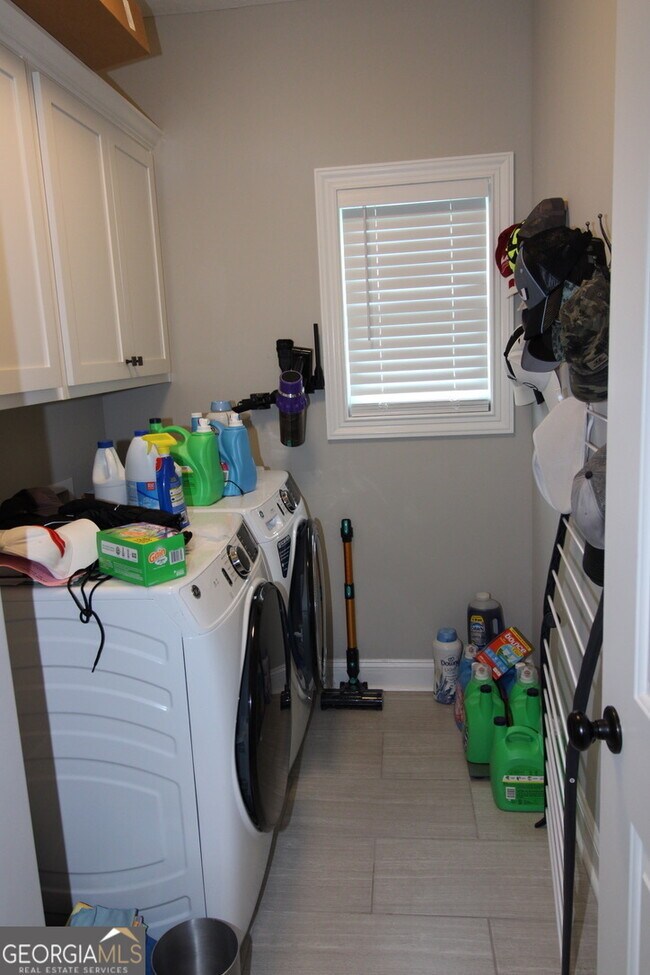 Building Photo - 28 Redington Dr