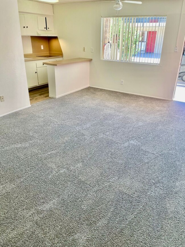 Building Photo - Studio Apartment on Las Vegas Strip - Close to all of the Excitement & More!!