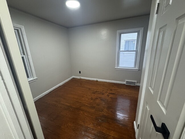 Building Photo - Ready for Move-In: Spacious 3-Bed Home
