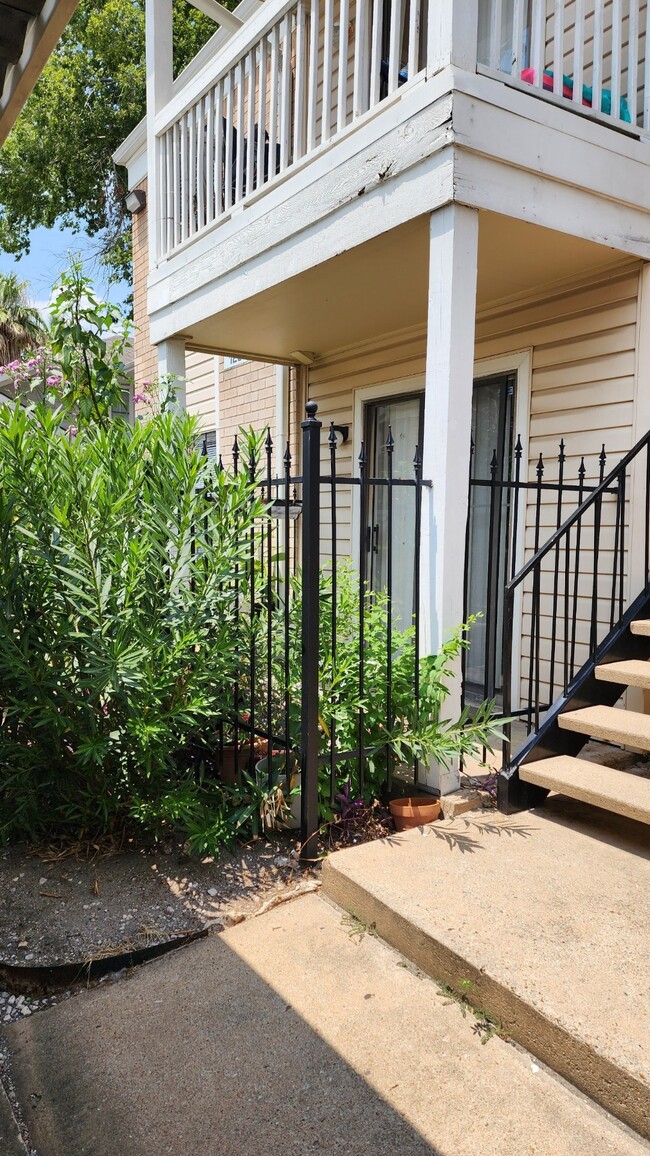 Building Photo - 2750 Holly Hall St