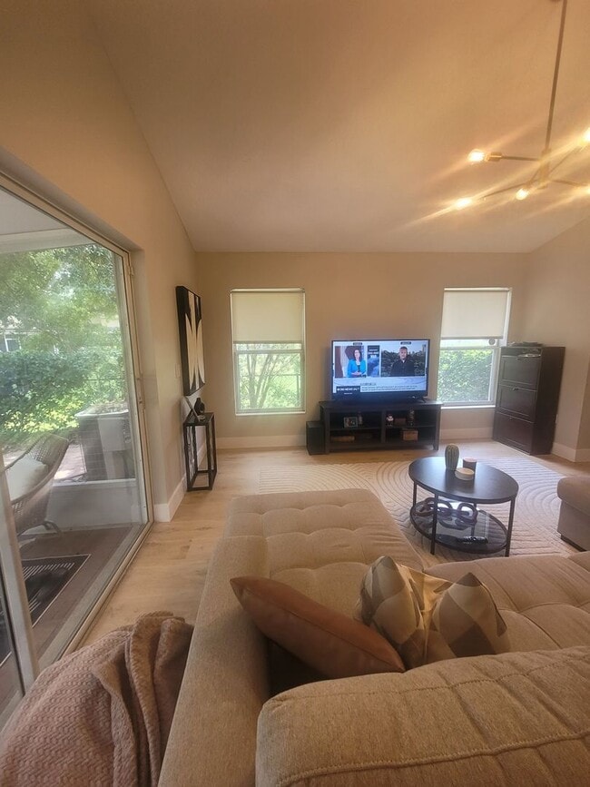 Building Photo - Modern 3 Bed, 2 Bath Home in Chelsea Parc ...