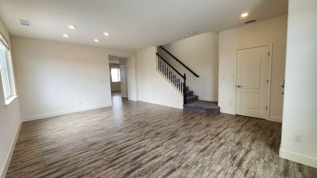 Building Photo - Spacious Two Story Home in Spanish Springs