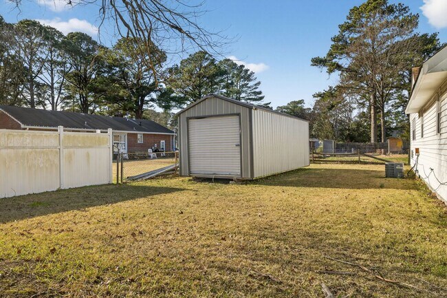 Building Photo - 4713 Clintwood Dr