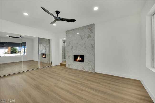 Building Photo - 2325 Sombrero Dr