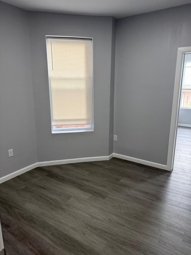 Building Photo - 304 60th St