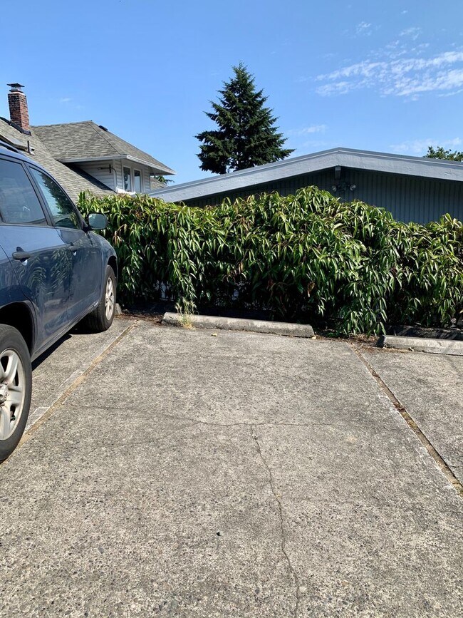 Building Photo - Cozy and Private Two Bedroom in Queen Anne-parking included!