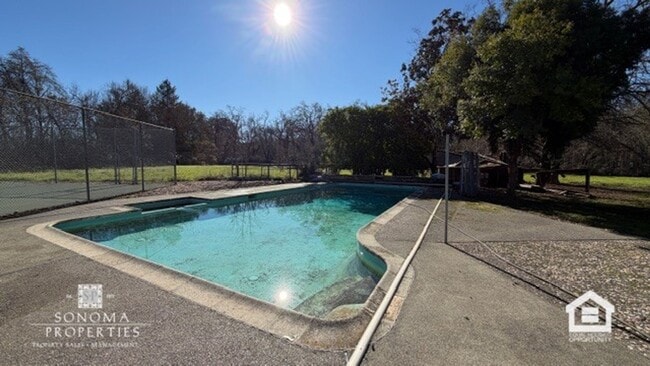 Building Photo - Charming 1-Bedroom Over-Garage Apartment in Kenwood