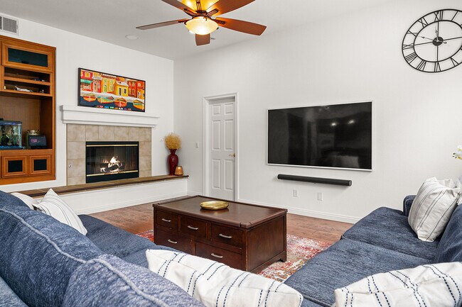 Building Photo - 7116 Torrey Mesa Ct
