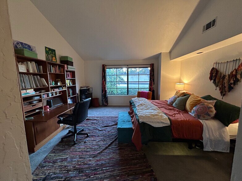 Building Photo - 103 Bristol Rd