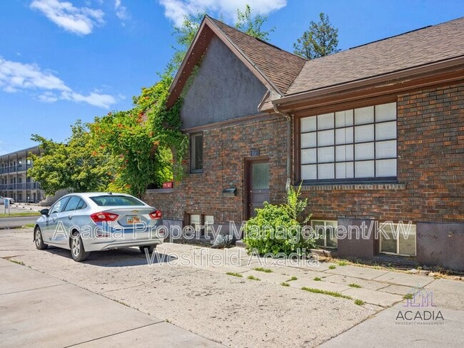 Building Photo - 127 E 600 N