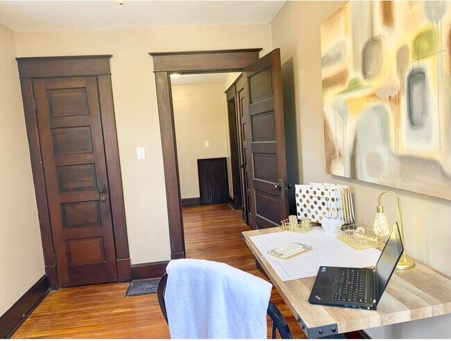 Building Photo - Stylish 2 Bedroom, 1.5 Bath Home with Vintage Charm + Modern Upgrades