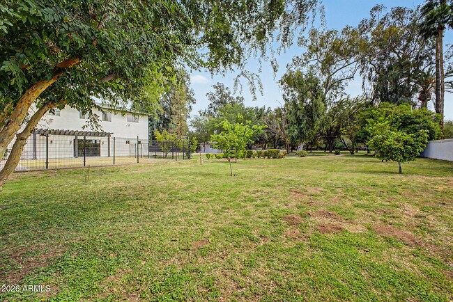 Building Photo - 2311 E Colter St
