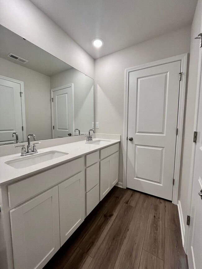 Building Photo - Brand New, 3 BR, 2.5 BA Townhome with Garage