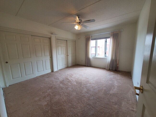 Building Photo - 5000 Oakton St