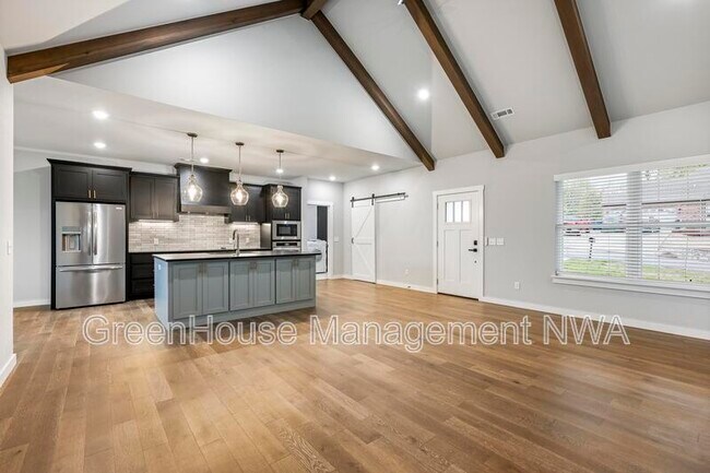 Building Photo - 2 Cawood Dr