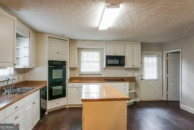 Building Photo - 2599 GA-85