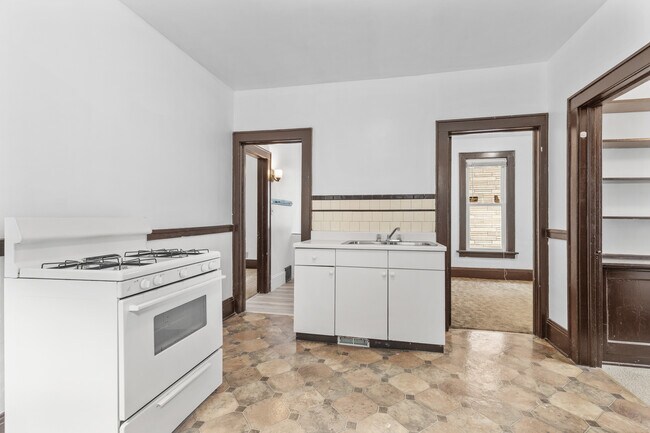 Building Photo - 928 E Locust St