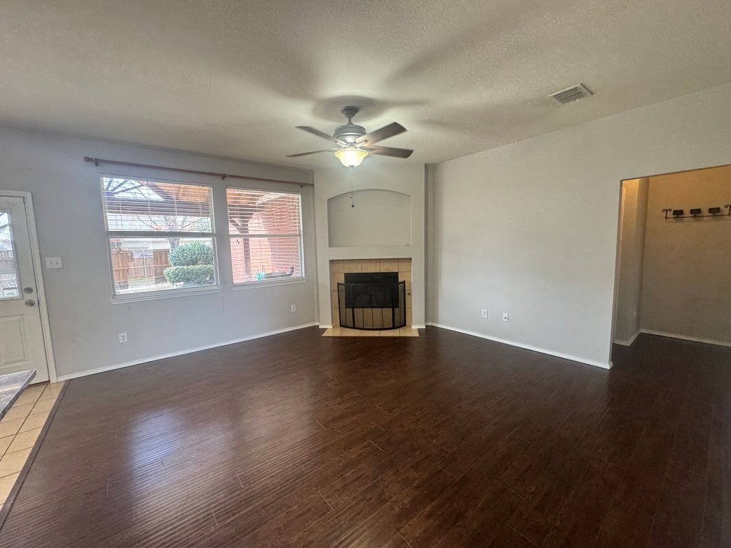 Building Photo - 1705 River Oaks Dr