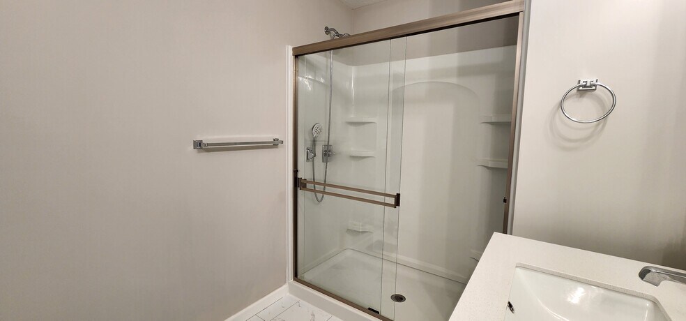 Building Photo - 1515 100th Ave NW