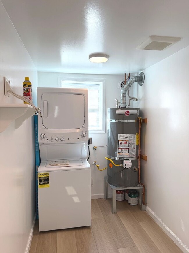 Building Photo - 860 Olive Ave