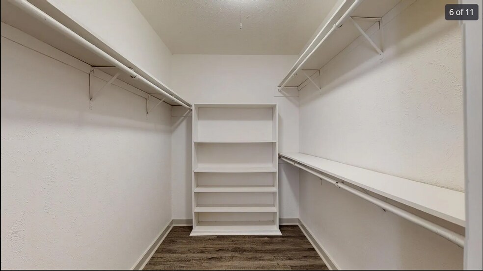 Walkin closet - 210 Trellis Pl