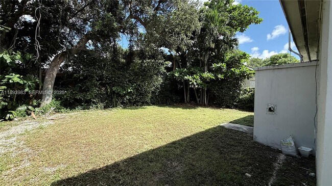 Building Photo - 337 NE 57th St